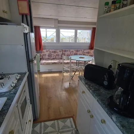 Mobil-home Sur Terrain Prive Bord De Mer, Parking Prive *